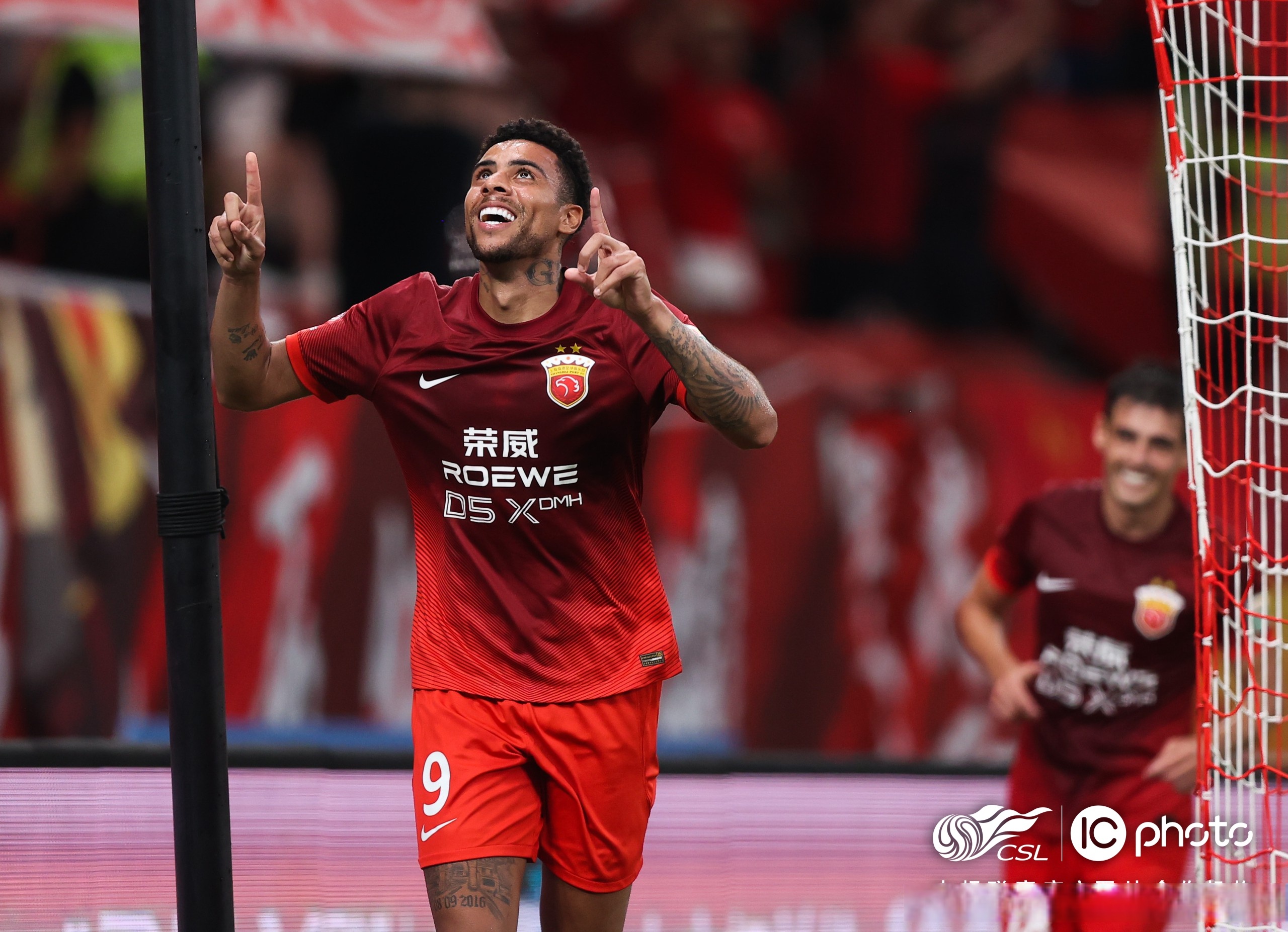 开云官网-亚眠表现出色，以胜利结束比赛