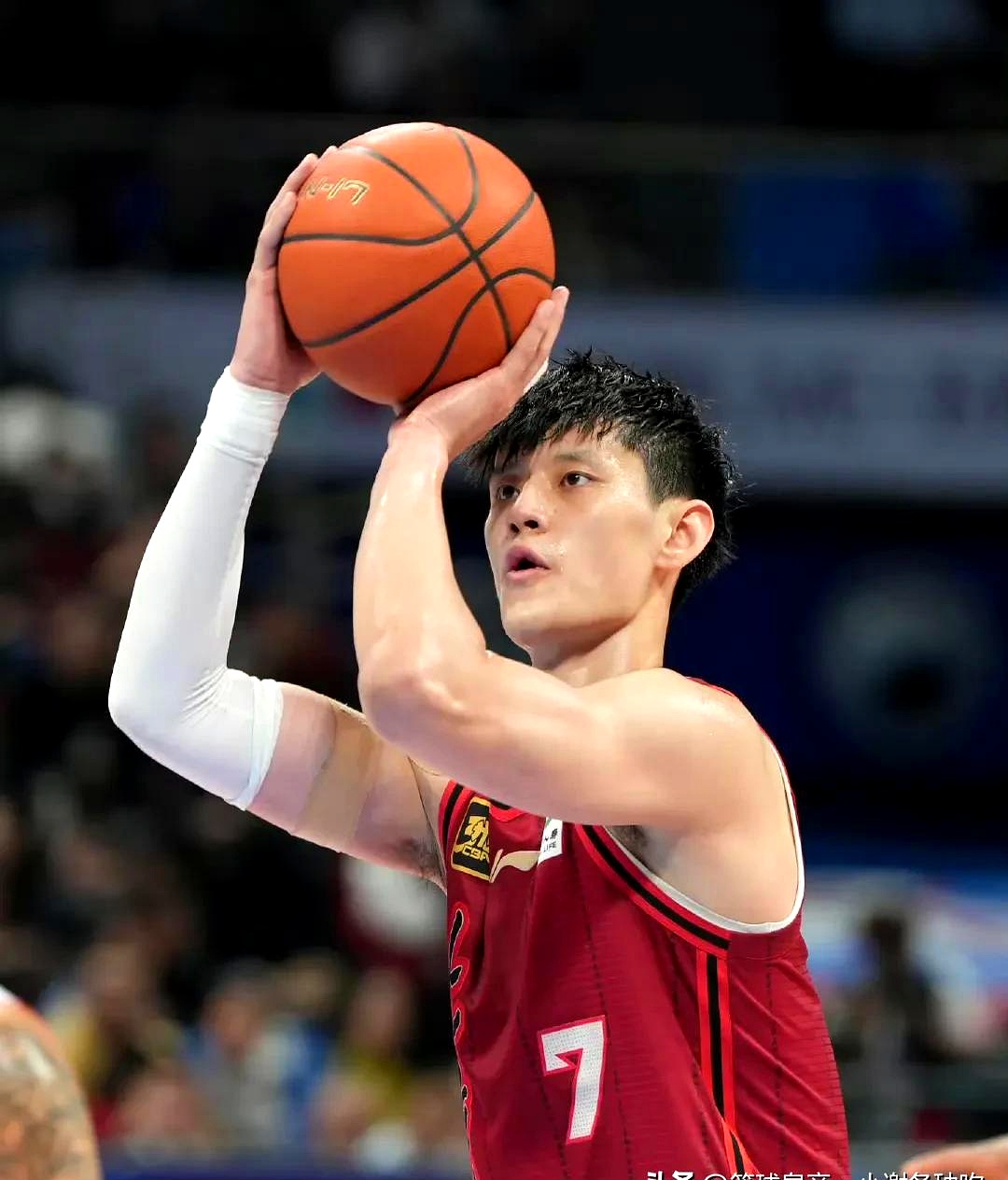 江苏队鏖战凯尔特人，张镇麟状态火热