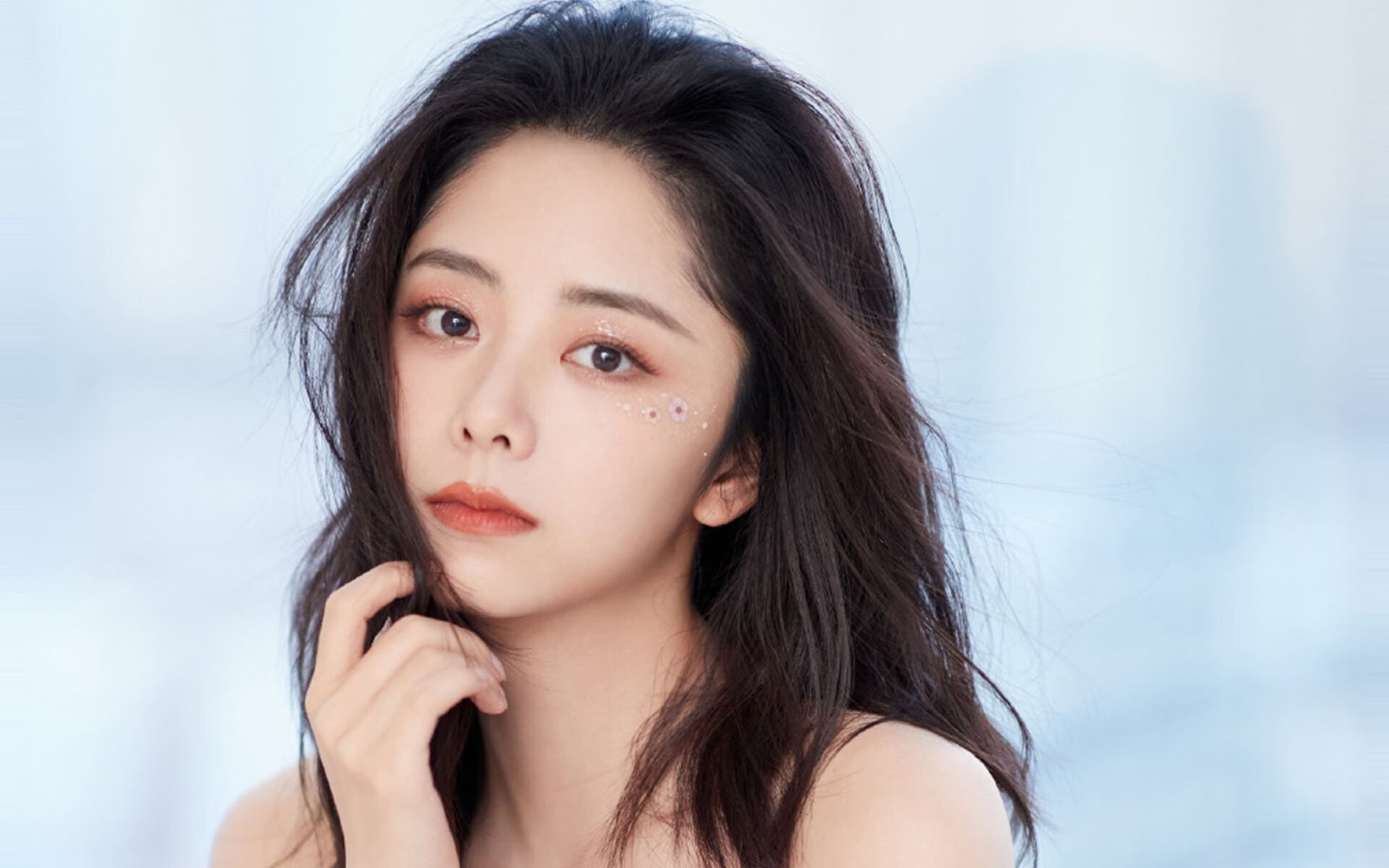 当蓝黑军团遇见红龙，边境线上一场足球的国家对话与斯通斯的生涯封神夜