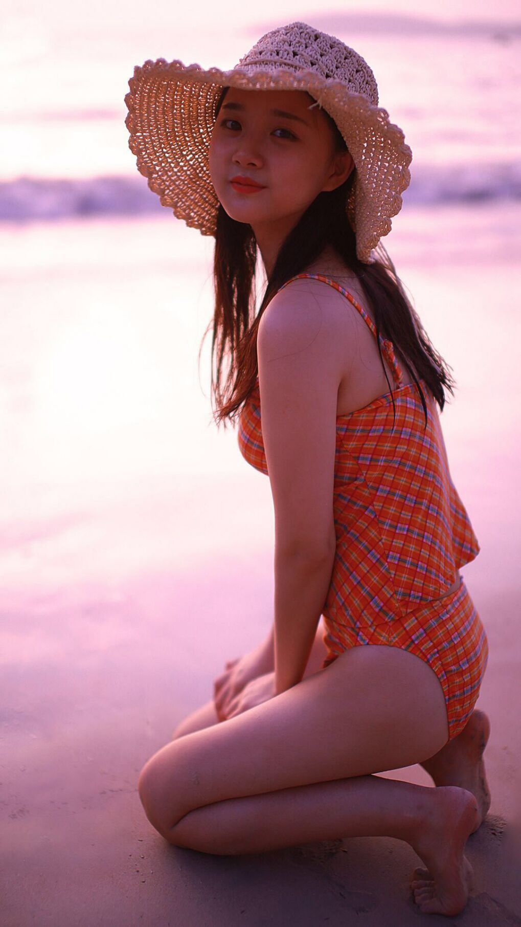 球场上的两面，一个倒钩与一万声怒吼