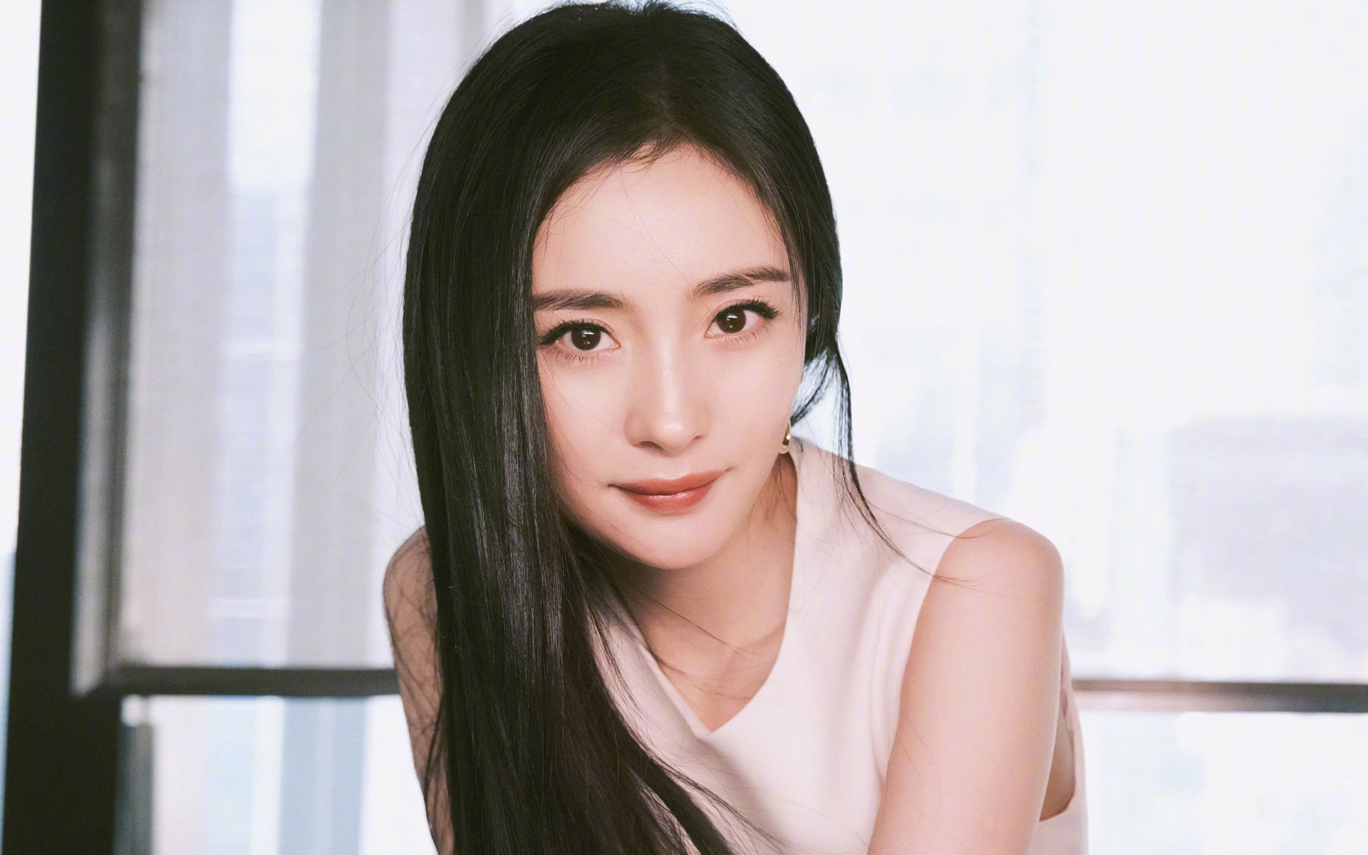 开云sport-巅峰之夜，F1揭幕战的速度对决与布伦森的领袖胜利