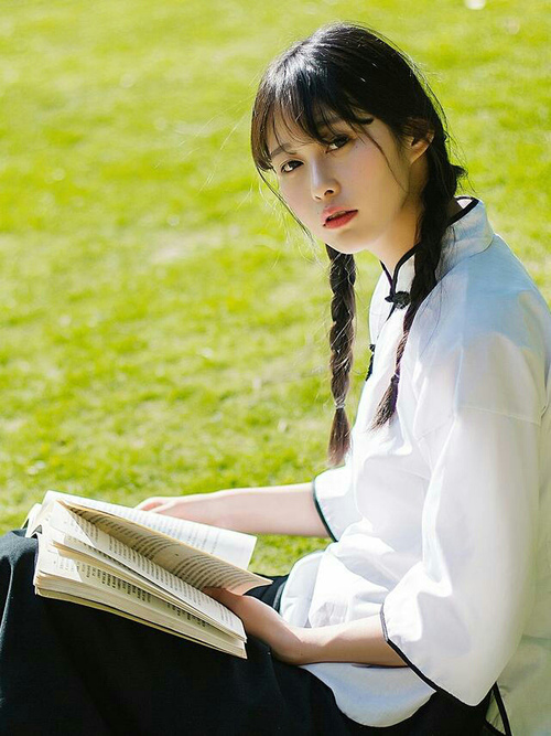 一边是团队篮球的完美胜利，一边是孤胆英雄的极致绽放，布克数据爆炸难掩快船流畅制霸